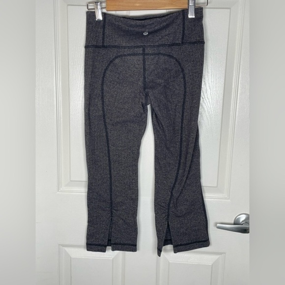 Lululemon Herringbone Crop Knit Leggings Size 6 - Picture 4 of 7